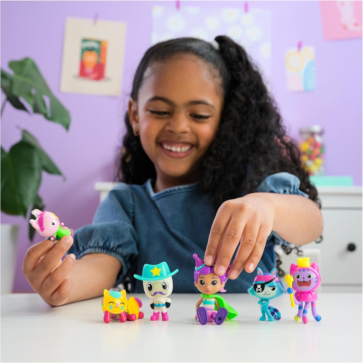 Gabbys Dollhouse Celebration Figures 5-Pack with Surprise Toys