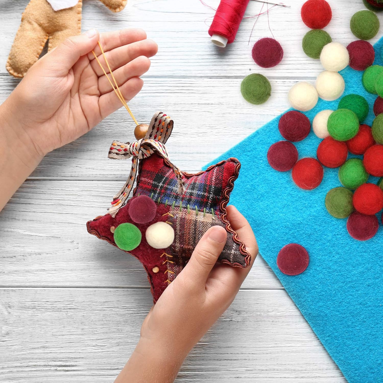 Glaciart One 50pcs Wool Felt Balls 1 Inch for Crafts